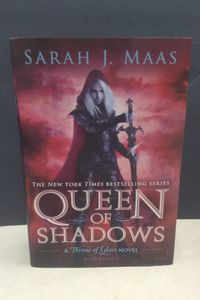 Queen of Shadows: Throne of Glass 4